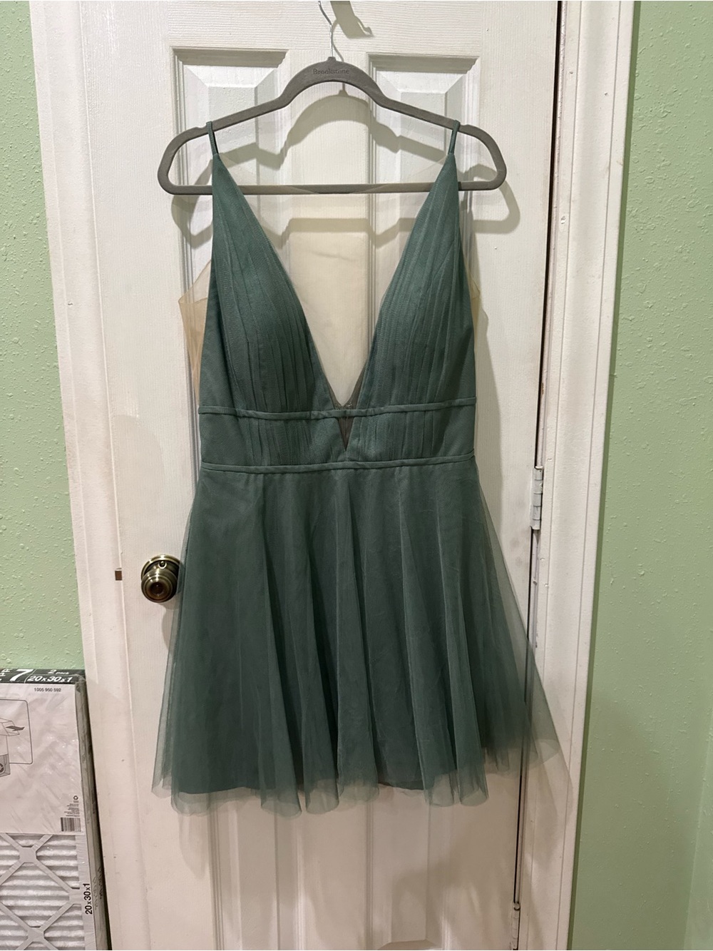 Elegant Deep V-Neck Tulle Party Dress in Sage Green